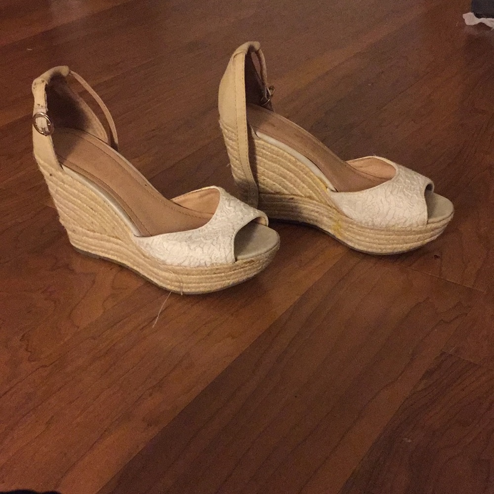 White Wedges
